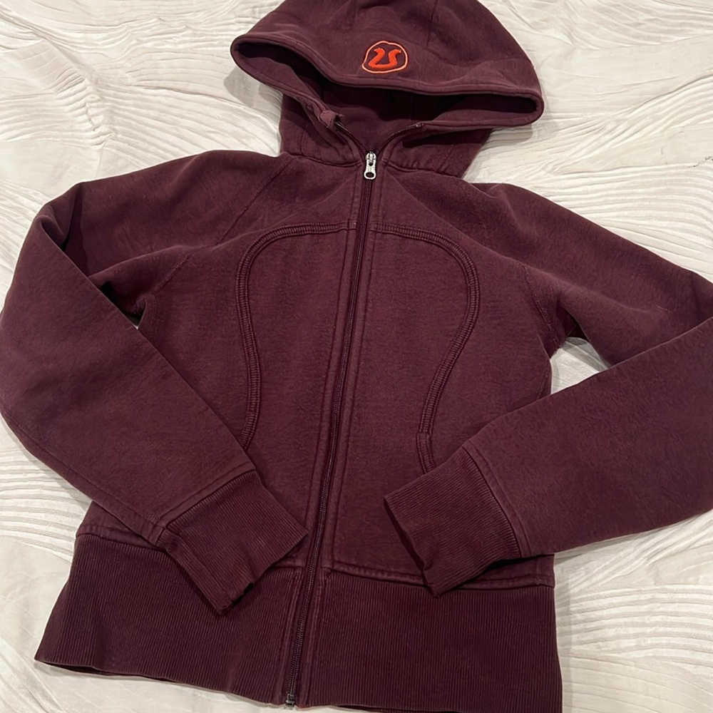 Lululemon maroon Zip up Scuba Hoodie size 6. EUC
